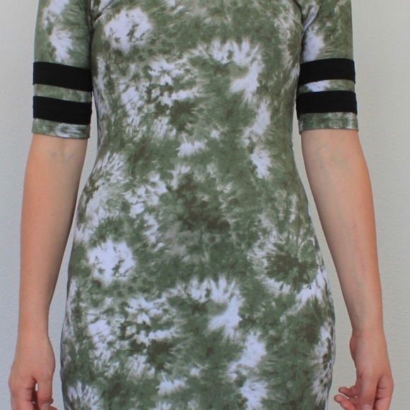 DRESS BUNDLE ✨ Green Tie-Dye Dress - Picture 3 of 4